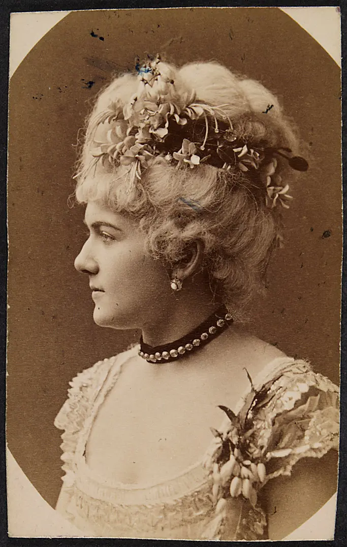 Hermine Meyerhoff, Verweis auf Stücktitel: Schönröschen