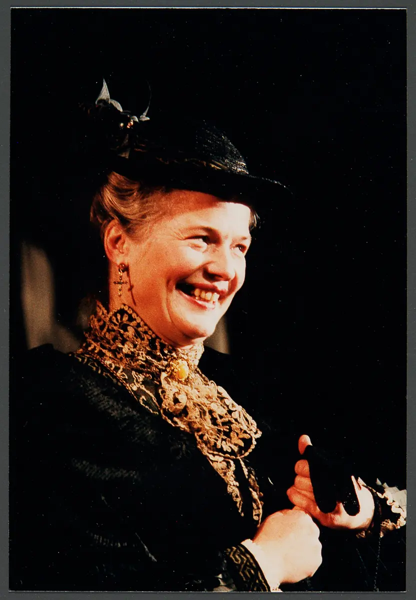 Adelheid Picha, Verweis auf Stücktitel: Die Dame vom Maxim