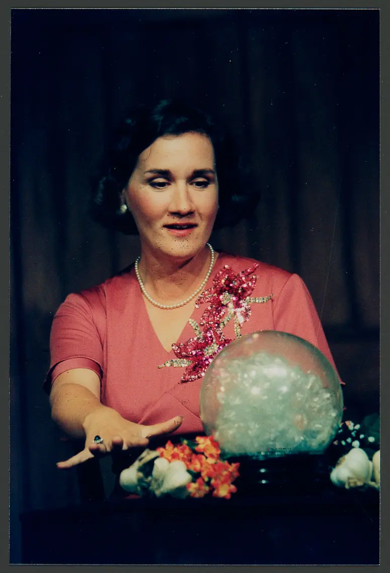 Melanie Preston, Verweis auf Stücktitel: The Blithe Spirit
