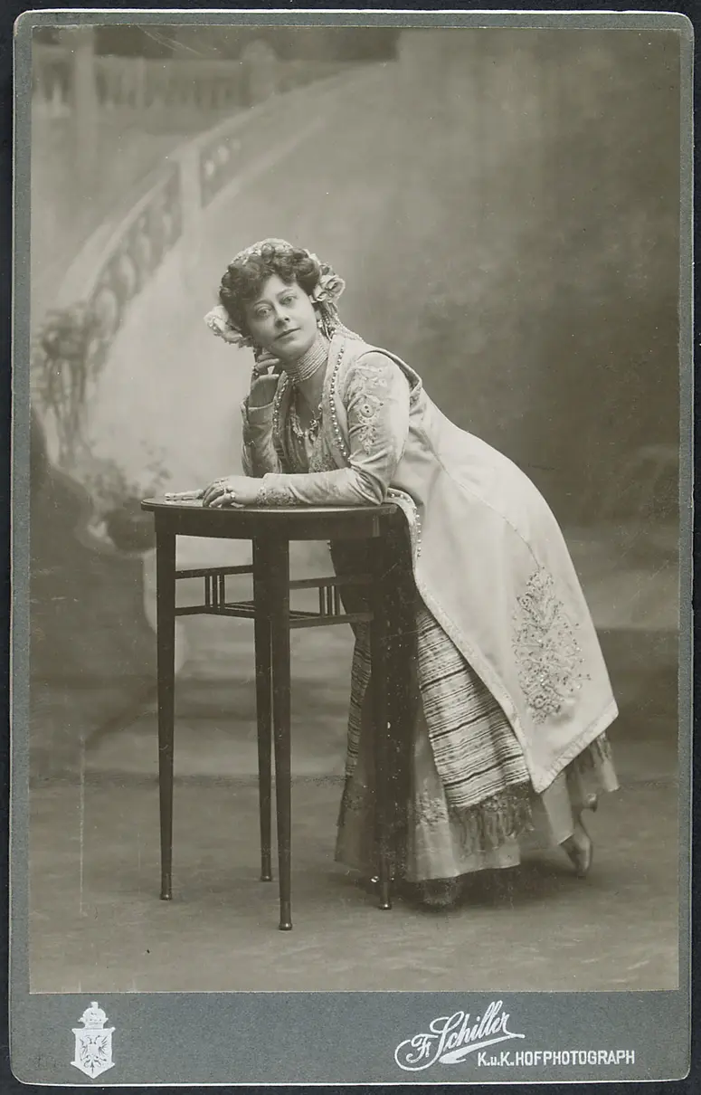 Mila Theren