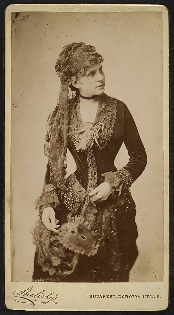 Aranka Hegyi, Verweis auf Stücktitel: Les Contes d'Hoffmann