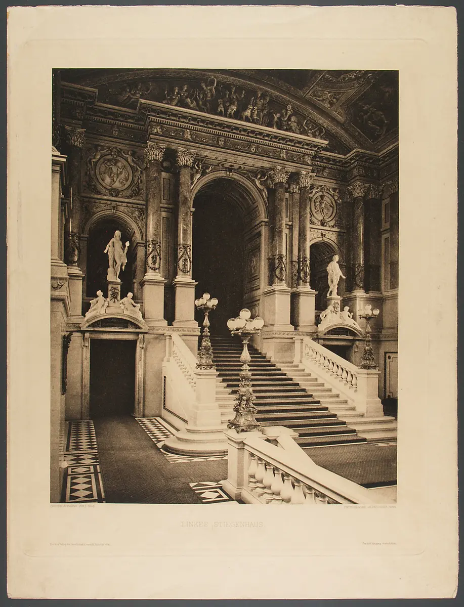 Wien, Burgtheater, Titel in Vorlageform: Linkes Stiegenhaus
