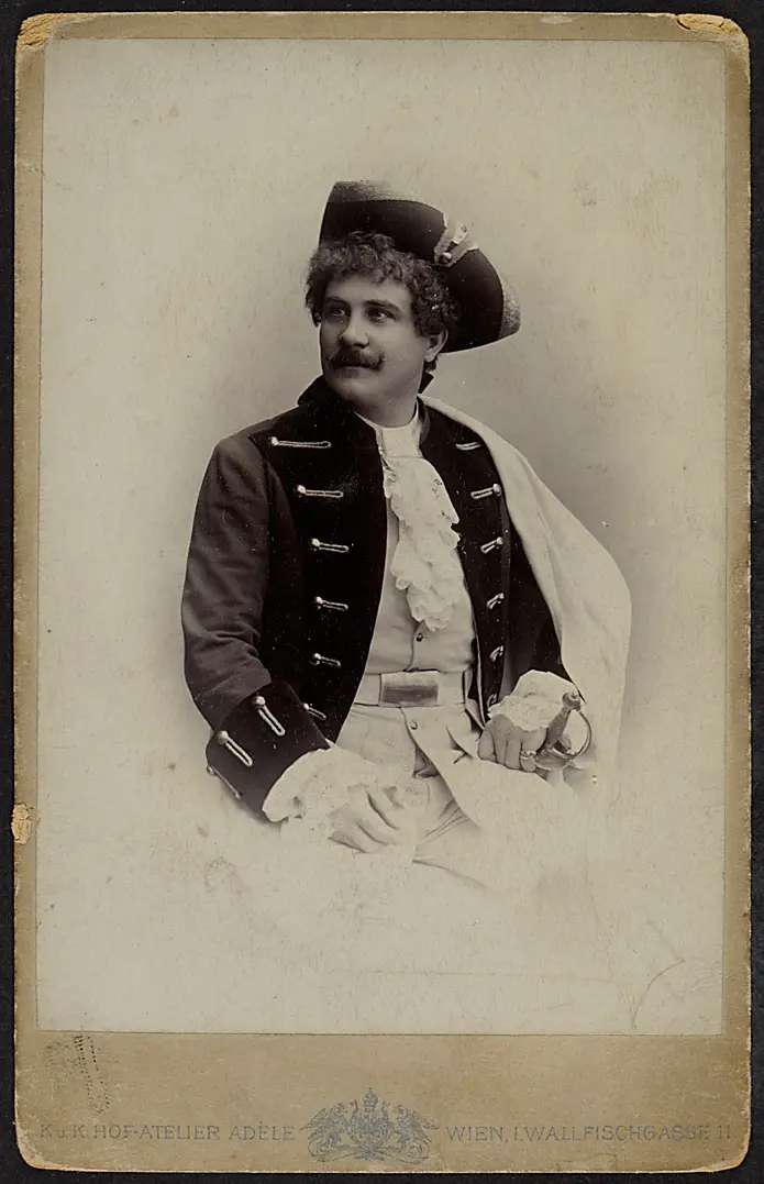 Franz Naval, Verweis auf Stücktitel: Die weiße Dame