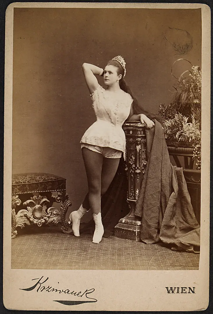 Leona Dare