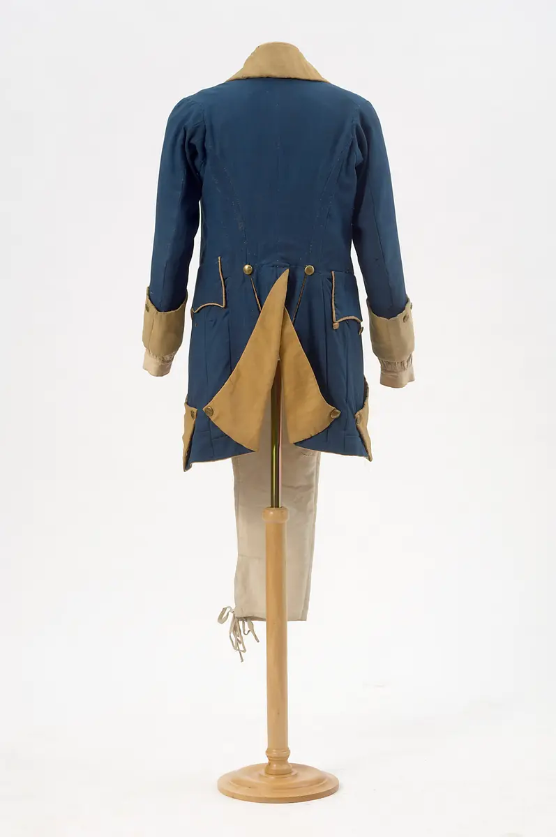Zwölf Mädchen in Uniform