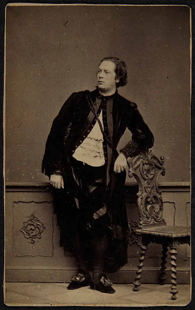 Konrad Hallenstein, Verweis auf Stücktitel: Hamlet