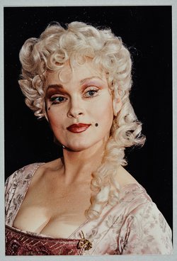 Nancy Shade, Verweis auf Stücktitel: Die Soldaten