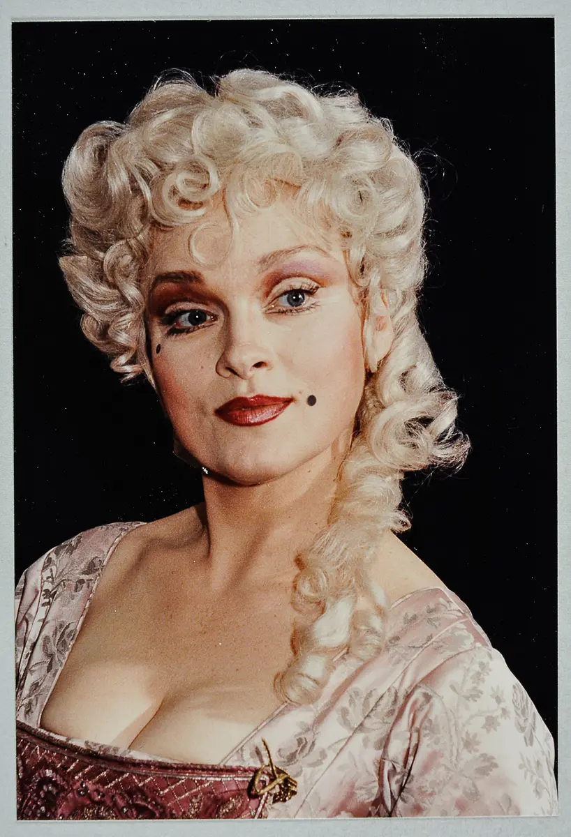 Nancy Shade, Verweis auf Stücktitel: Die Soldaten