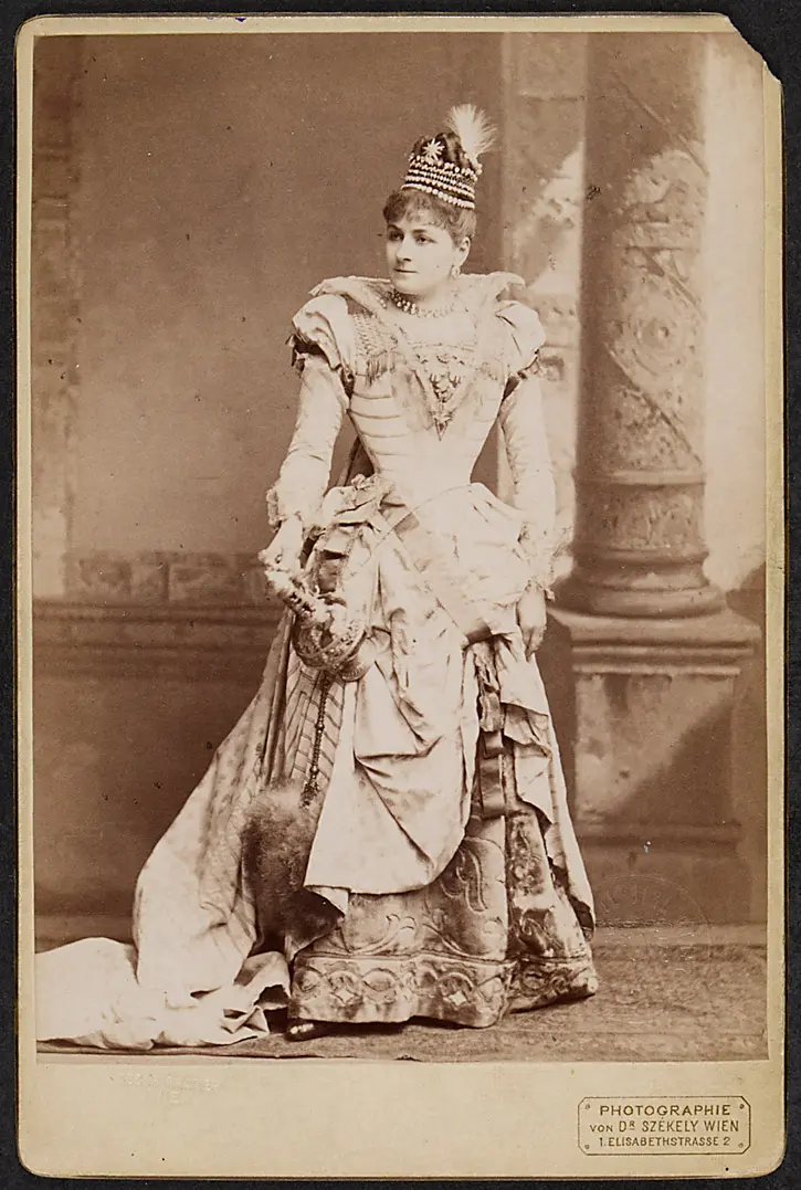 Hermine Albrecht, Verweis auf Stücktitel: König und Bauer
