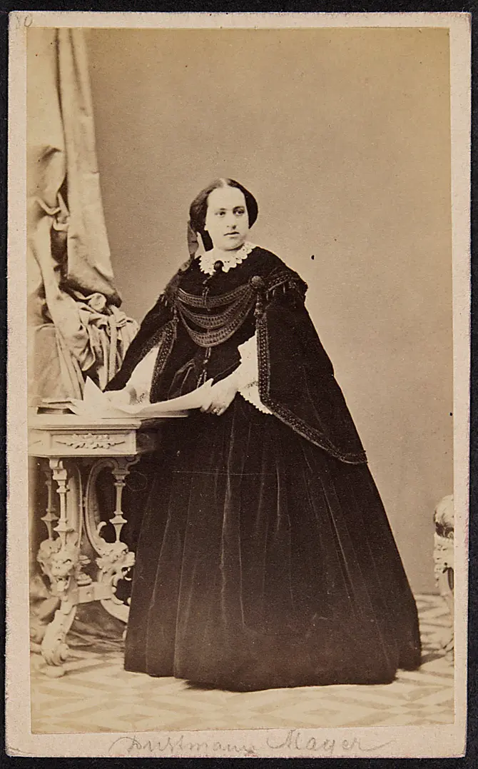Louise Dustmann