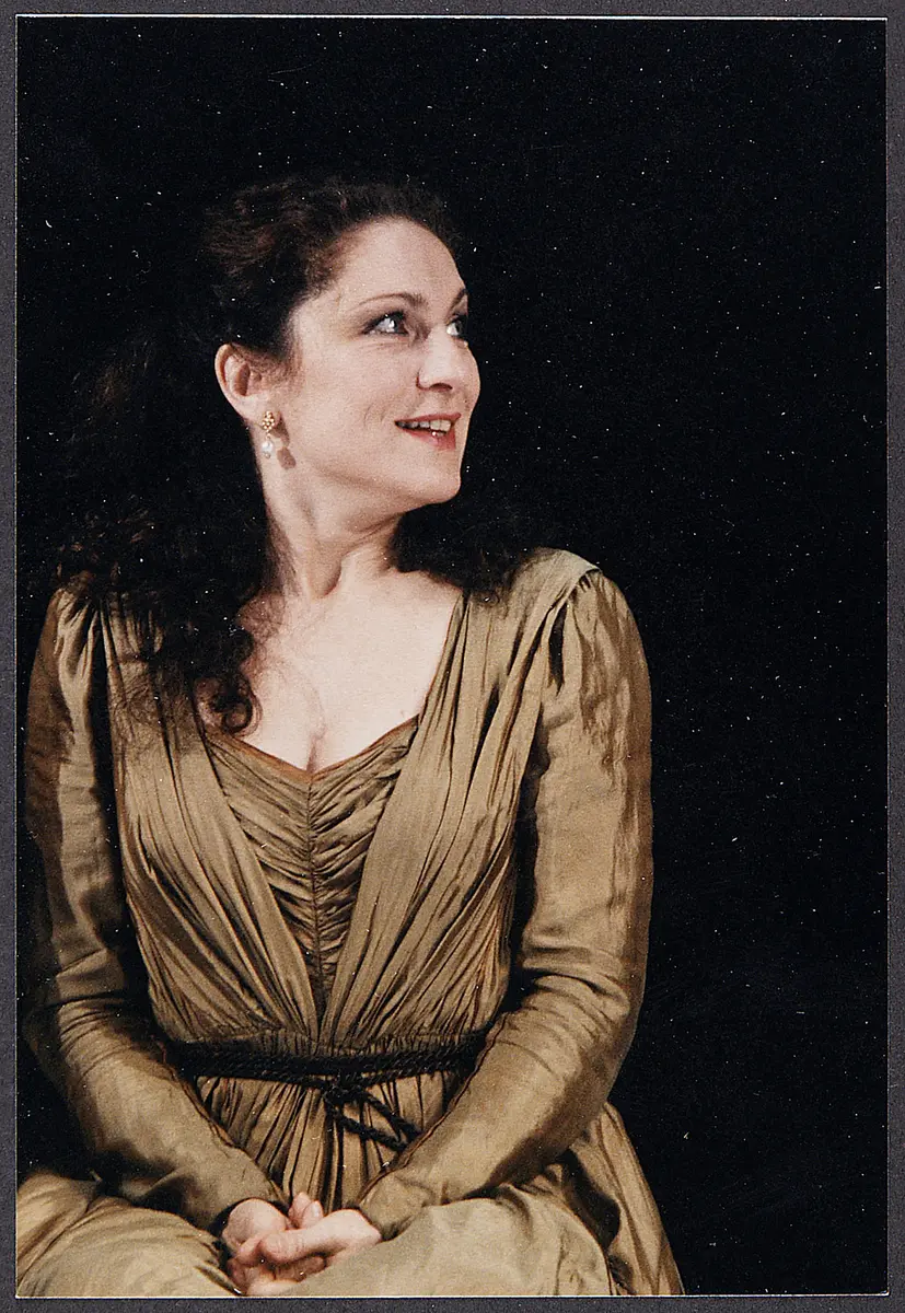 Isabella Gregor, Verweis auf Stücktitel: Der Geizige
