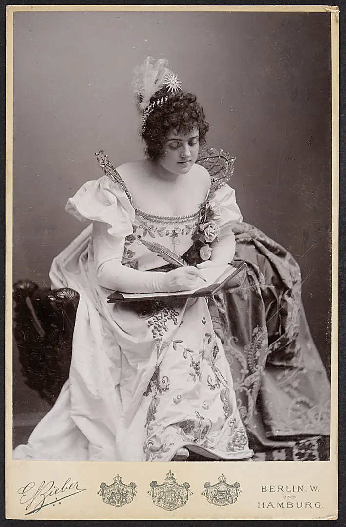 Lotte Witt, Verweis auf Stücktitel: Madame Sans-Gene