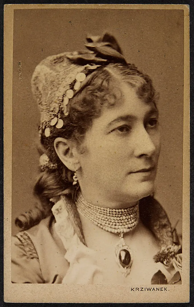 Charlotte Wolter