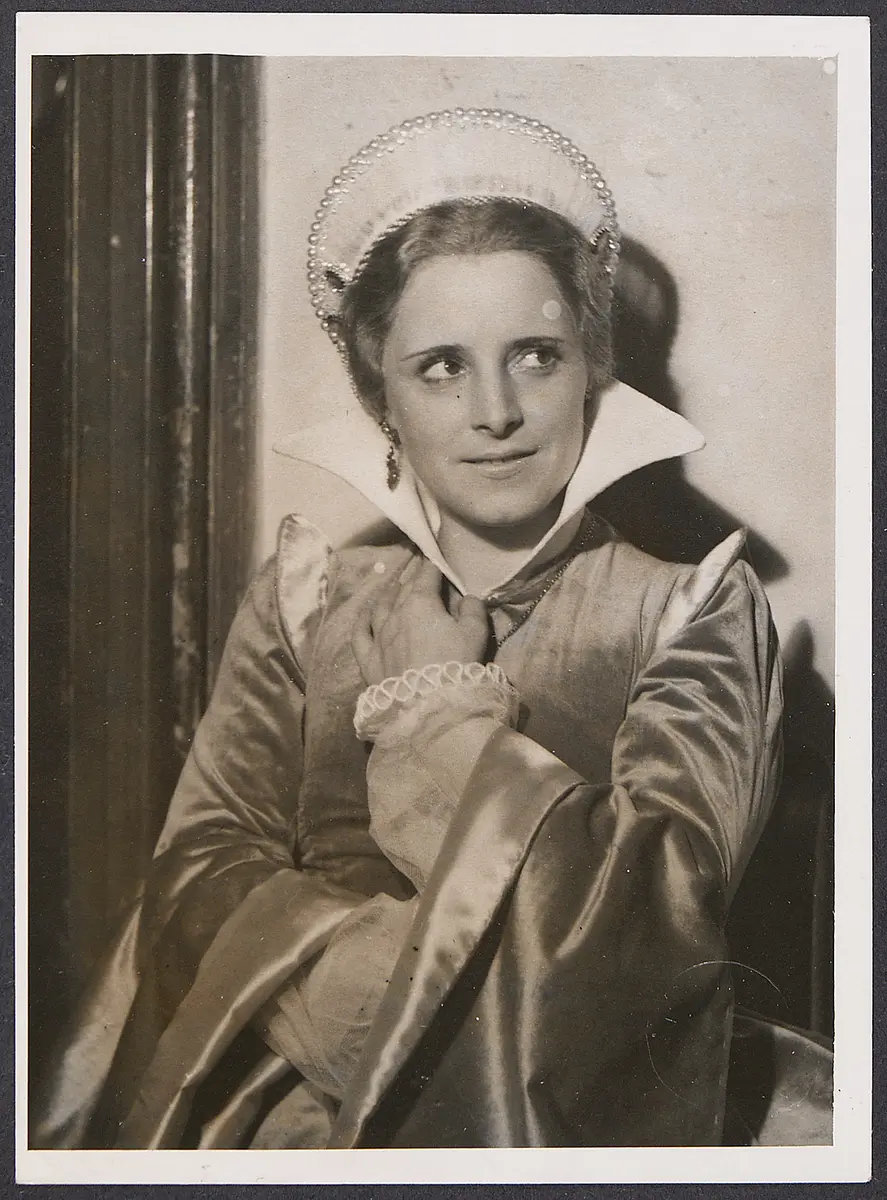 Julia Janssen, Verweis auf Stücktitel: Elisabeth und Essex
