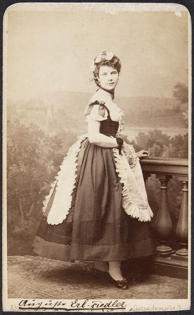 Auguste Erl-Fiedler, Verweis auf Stücktitel: Nachtlager