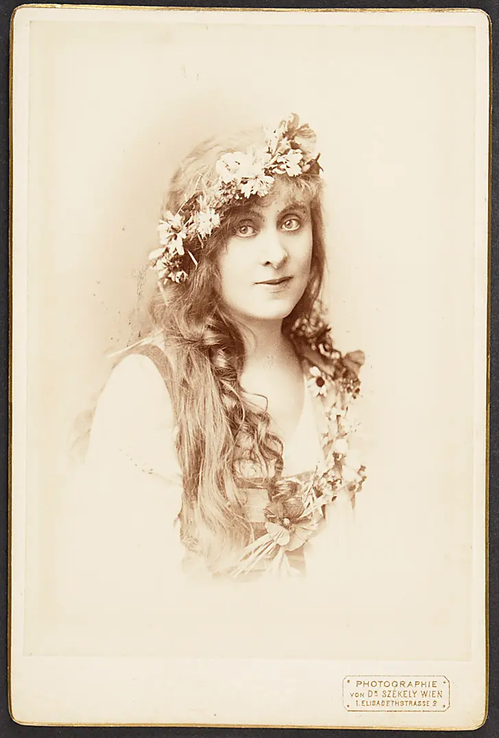 Stella Hohenfels, Verweis auf Stücktitel: Hamlet