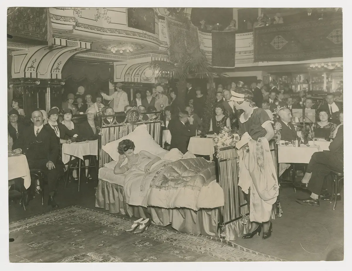 Die große Sensation; Elite-Modeschau im Moulin Rouge, Wien