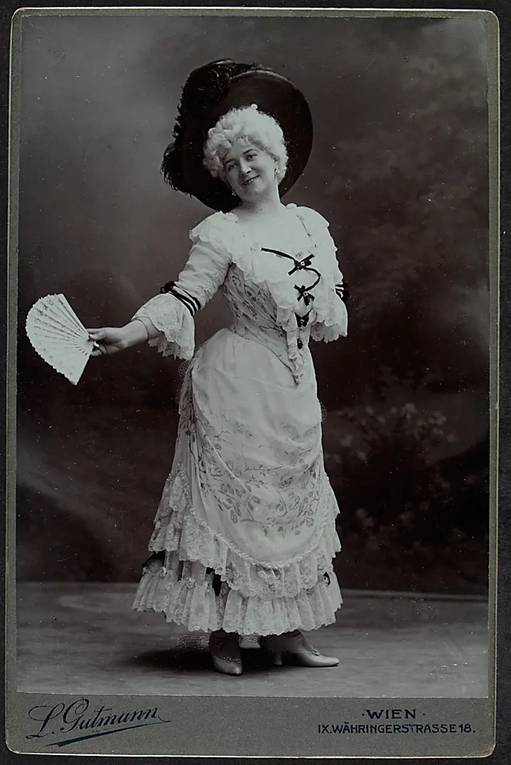 Isa Karoly