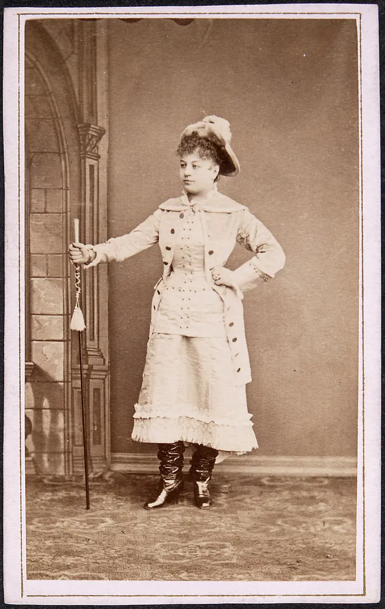 Marie Anatour, Verweis auf Stücktitel: Der Seekadett