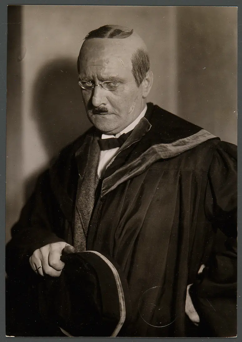 Alfred Neugebauer, Verweis auf Stücktitel: Die Verbrecher