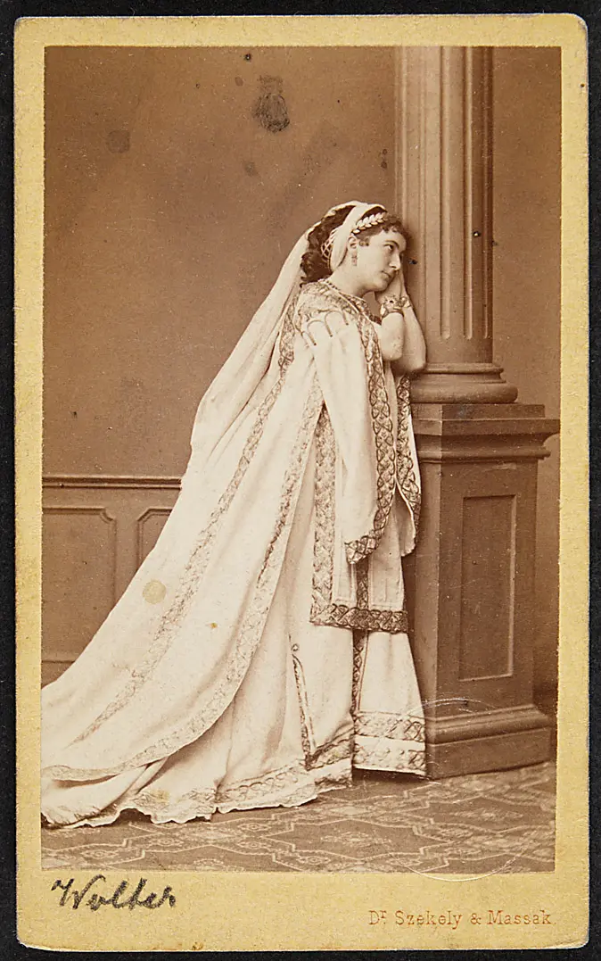 Charlotte Wolter