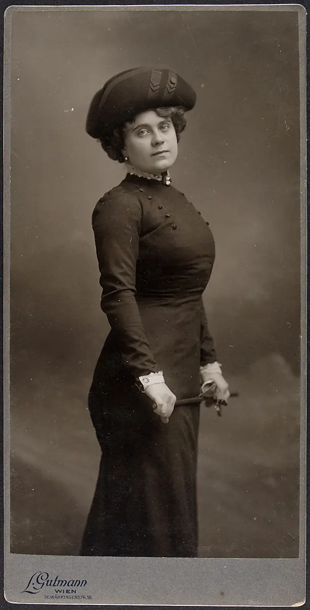 Annie Rosar