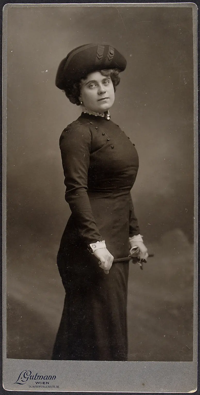 Annie Rosar