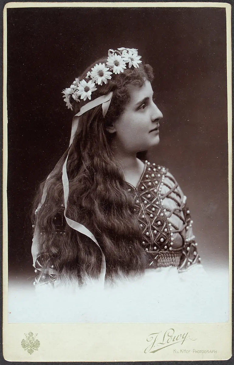 Rita Michalek, Verweis auf Stücktitel: Feuersnot