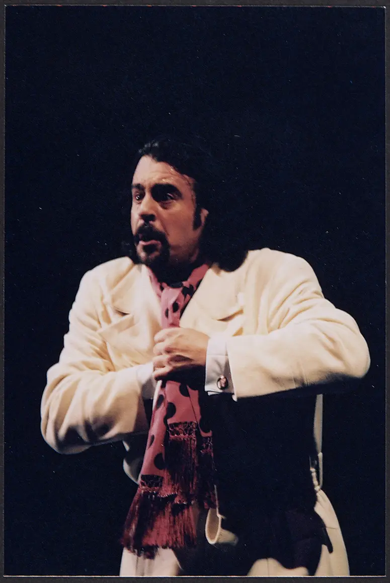 Carlos Alvarez