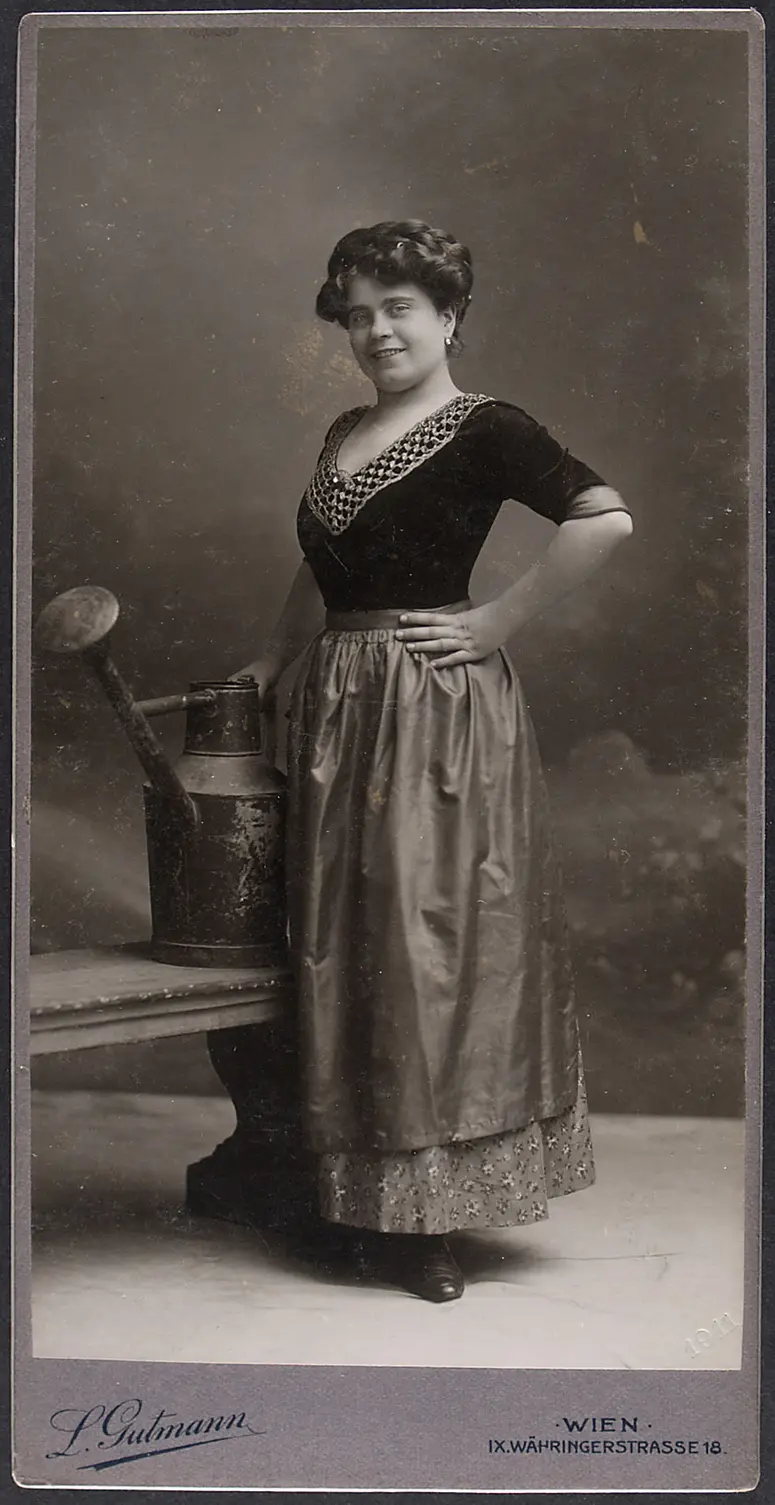 Annie Rosar