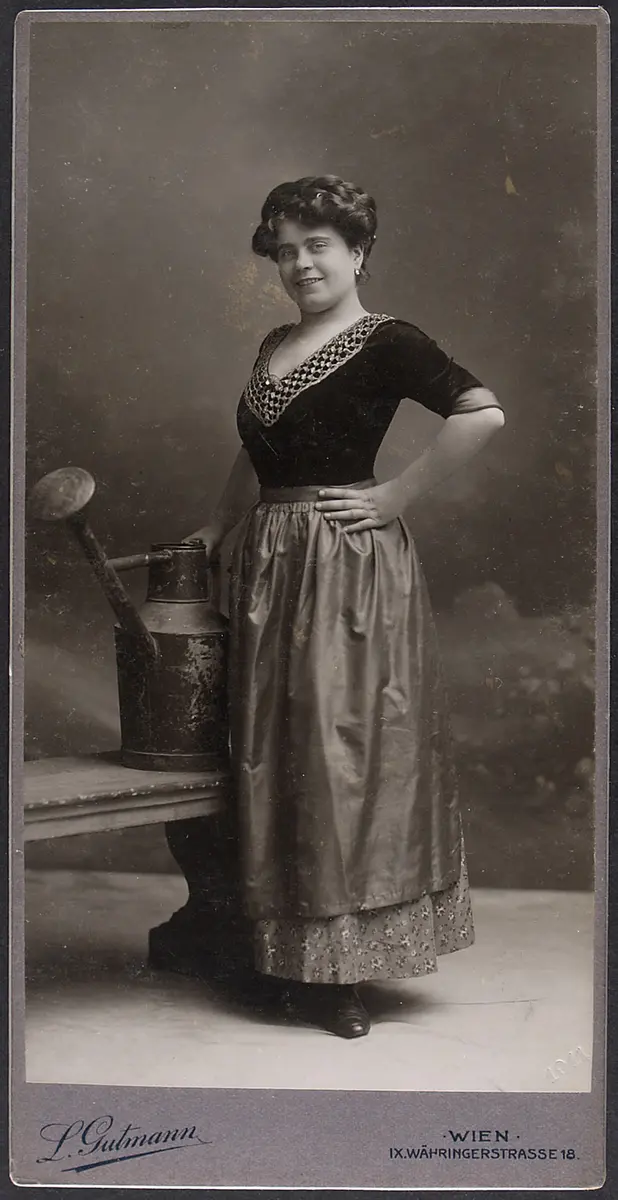 Annie Rosar