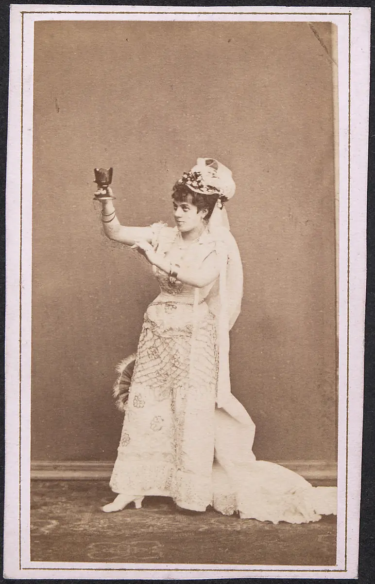 Josefine Pagay, Verweis auf Stücktitel: Giroflé-Girofla