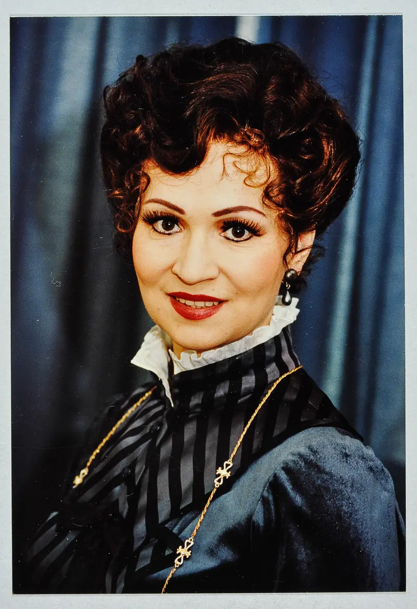 Ulrike Steinsky, Verweis auf Stücktitel: Der Opernball