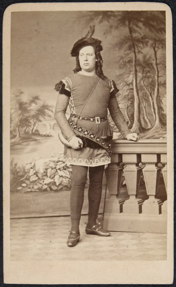 Konrad Hallenstein, Verweis auf Stücktitel: Wildfeuer