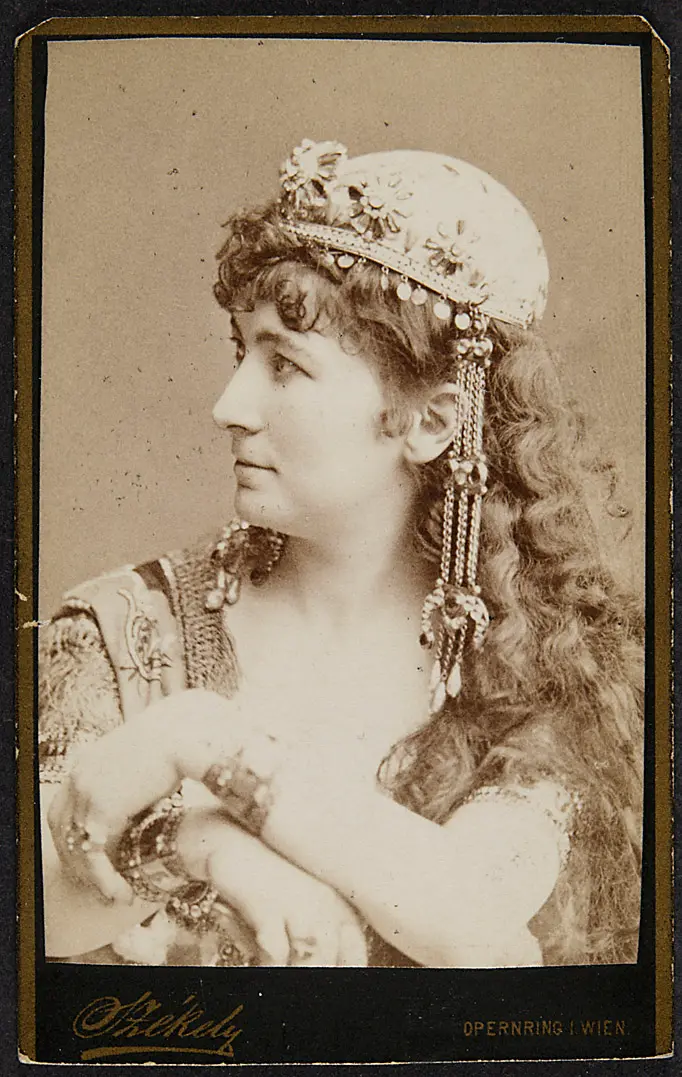 Charlotte Wolter