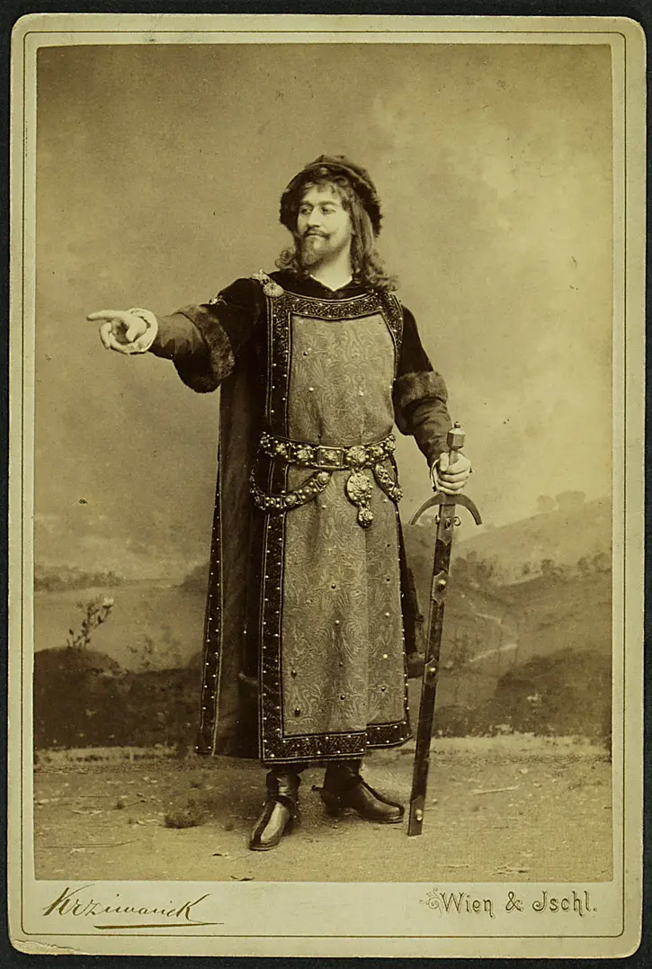 Ernst Hartmann, Verweis auf Stücktitel: König Heinrich V.