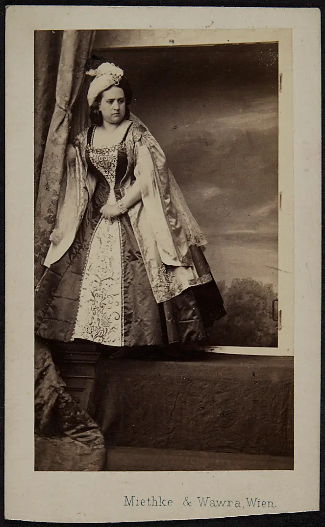 Louise Dustmann, Verweis auf Stücktitel: Templer und Jüdin