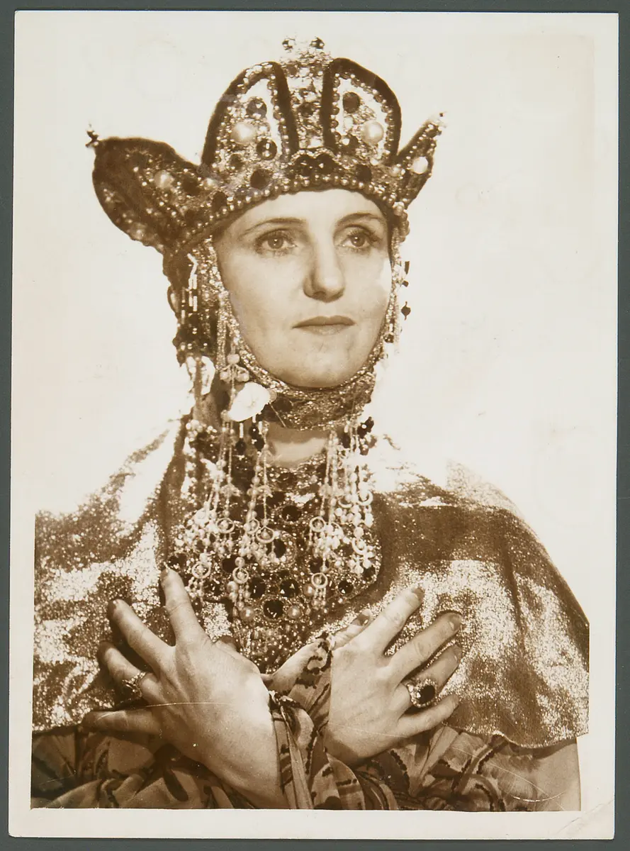 Emmi Kreutzer, Verweis auf Stücktitel: Theodora