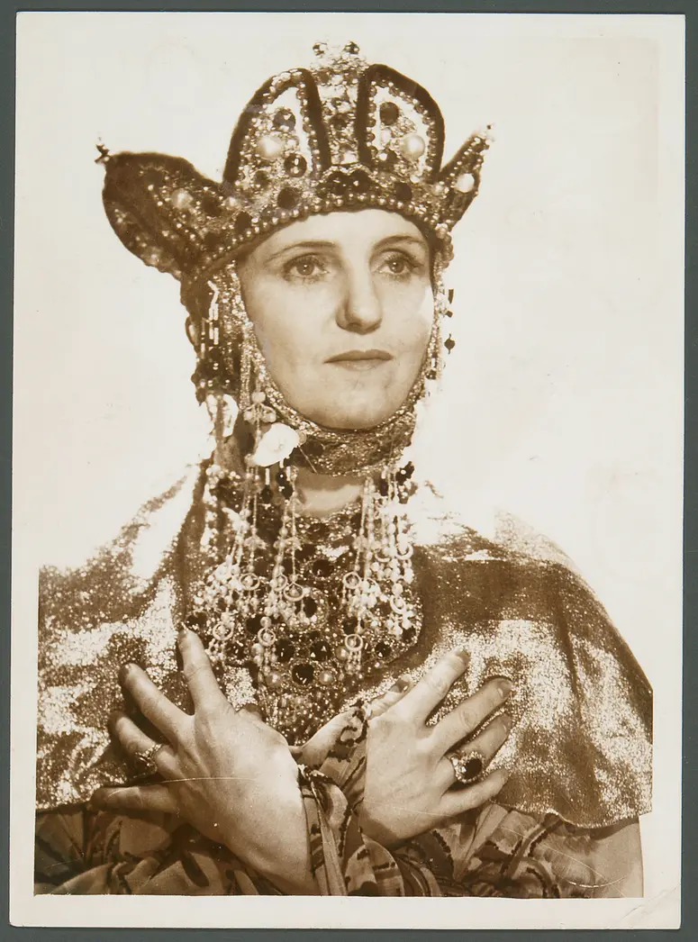 Emmi Kreutzer, Verweis auf Stücktitel: Theodora