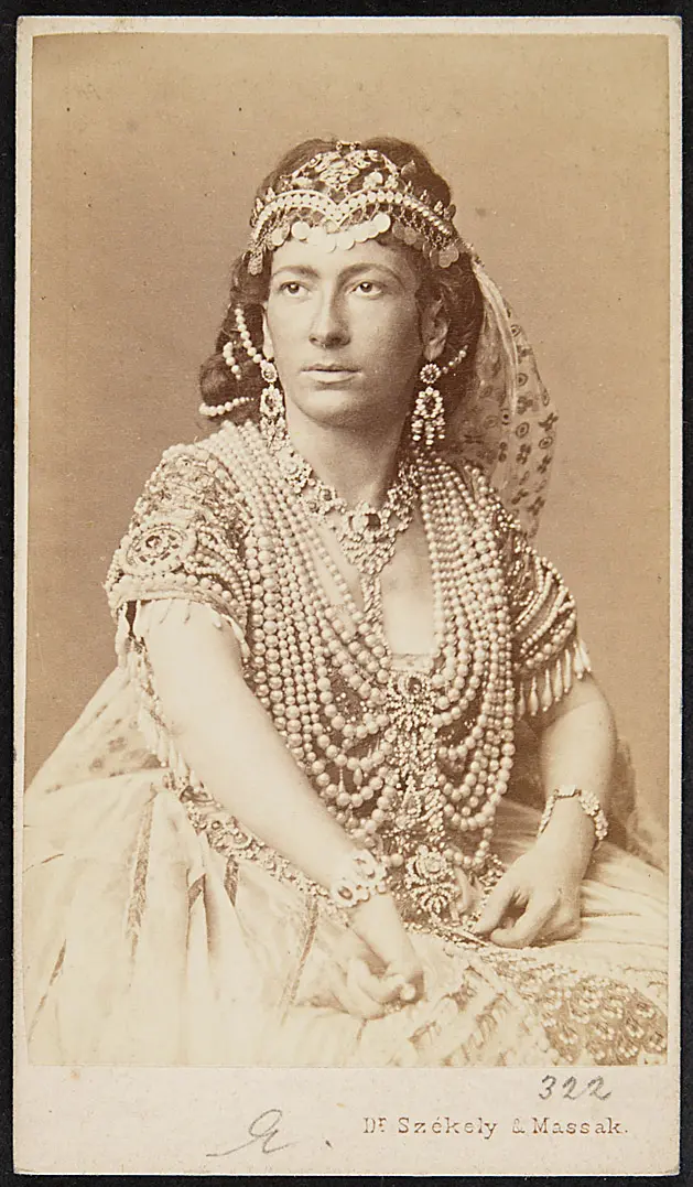 Charlotte Wolter, Verweis auf Stücktitel: Begum Somru