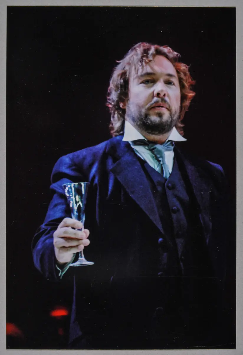Dario Schmunck, Verweis auf Stücktitel: La Traviata