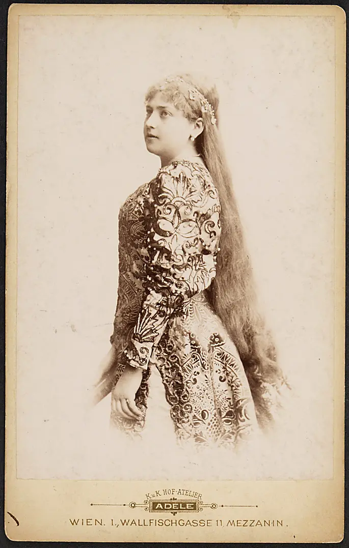 Lola Beeth, Verweis auf Stücktitel: Romeo und Julia