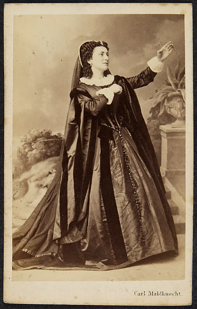 Charlotte Wolter