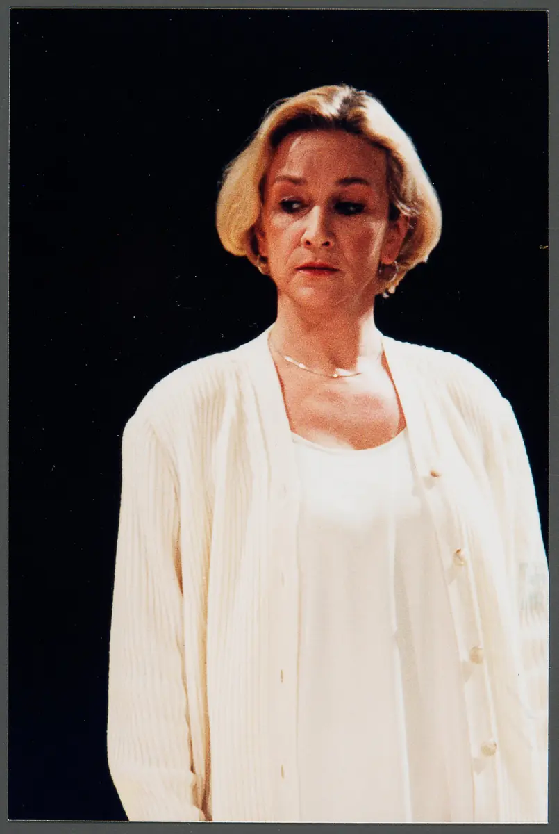 Cornelia Lippert, Verweis auf Stücktitel: Das Geschenk der Gorgo