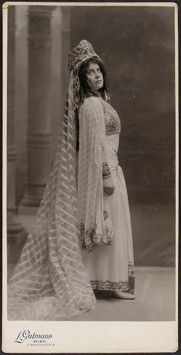 Annie Rosar