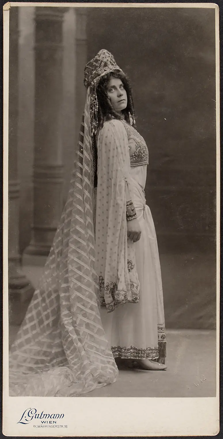 Annie Rosar