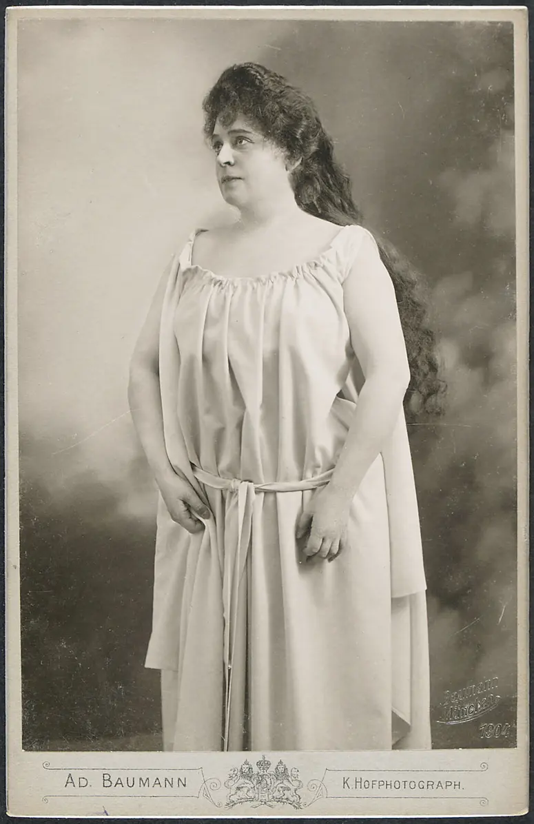 Katharina Senger-Bettaque, Verweis auf Stücktitel: Tristan und Isolde