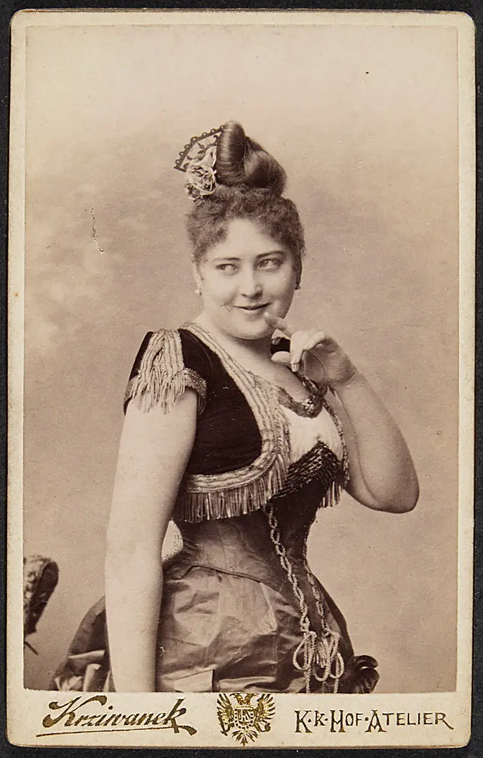 Lola Beeth