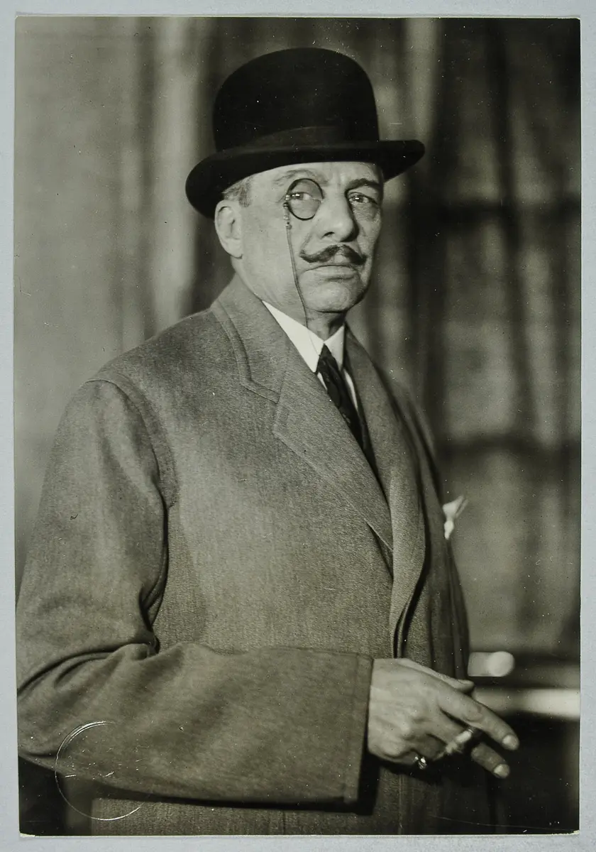 Julius Strobl, Verweis auf Stücktitel: Verbrecher