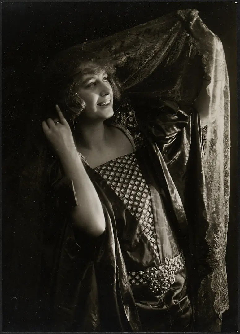 Maria West